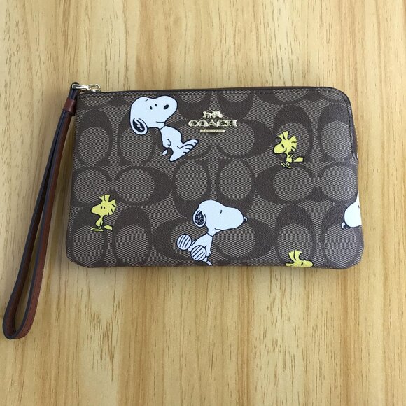 NEW Coach X Peanuts Corner Zip Wristlet Wallet With Snoopy & Woodstock Authentic - Picture 1 of 6